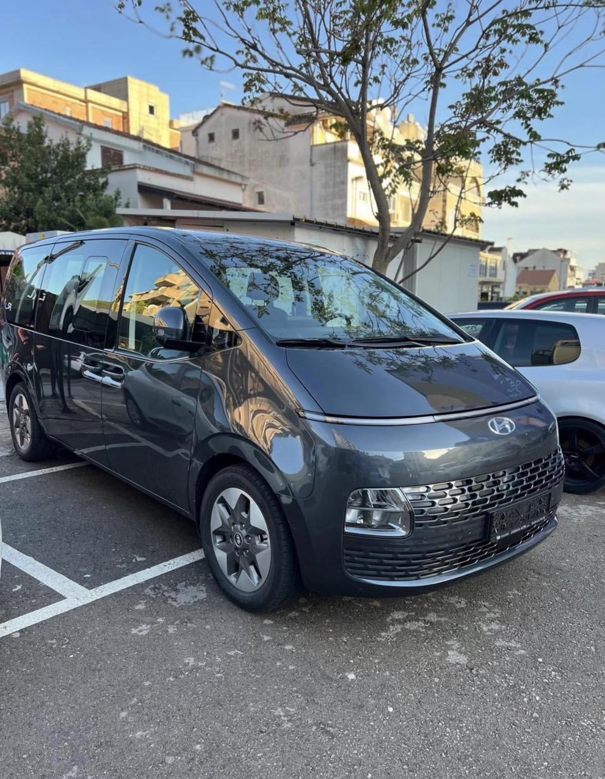 Hyundai Staria