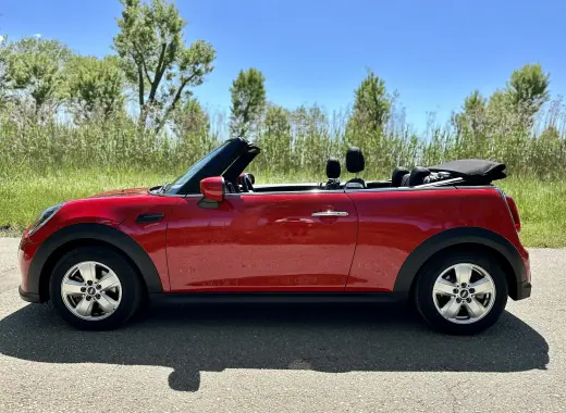 Mini Cooper Chilli Red 2023